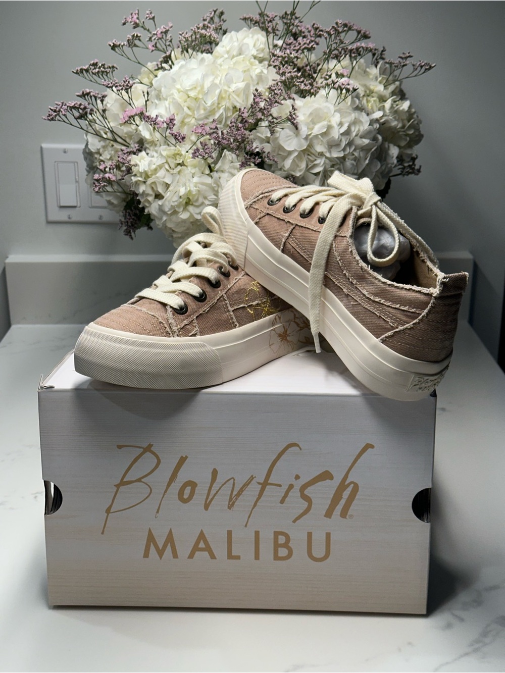 Blowfish Malibu Taupe Canvas Low-Top Sneakers size 8M Women’s